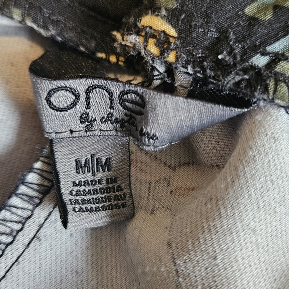 One By Chapter One Floral Black Pants - Picture 5 of 6